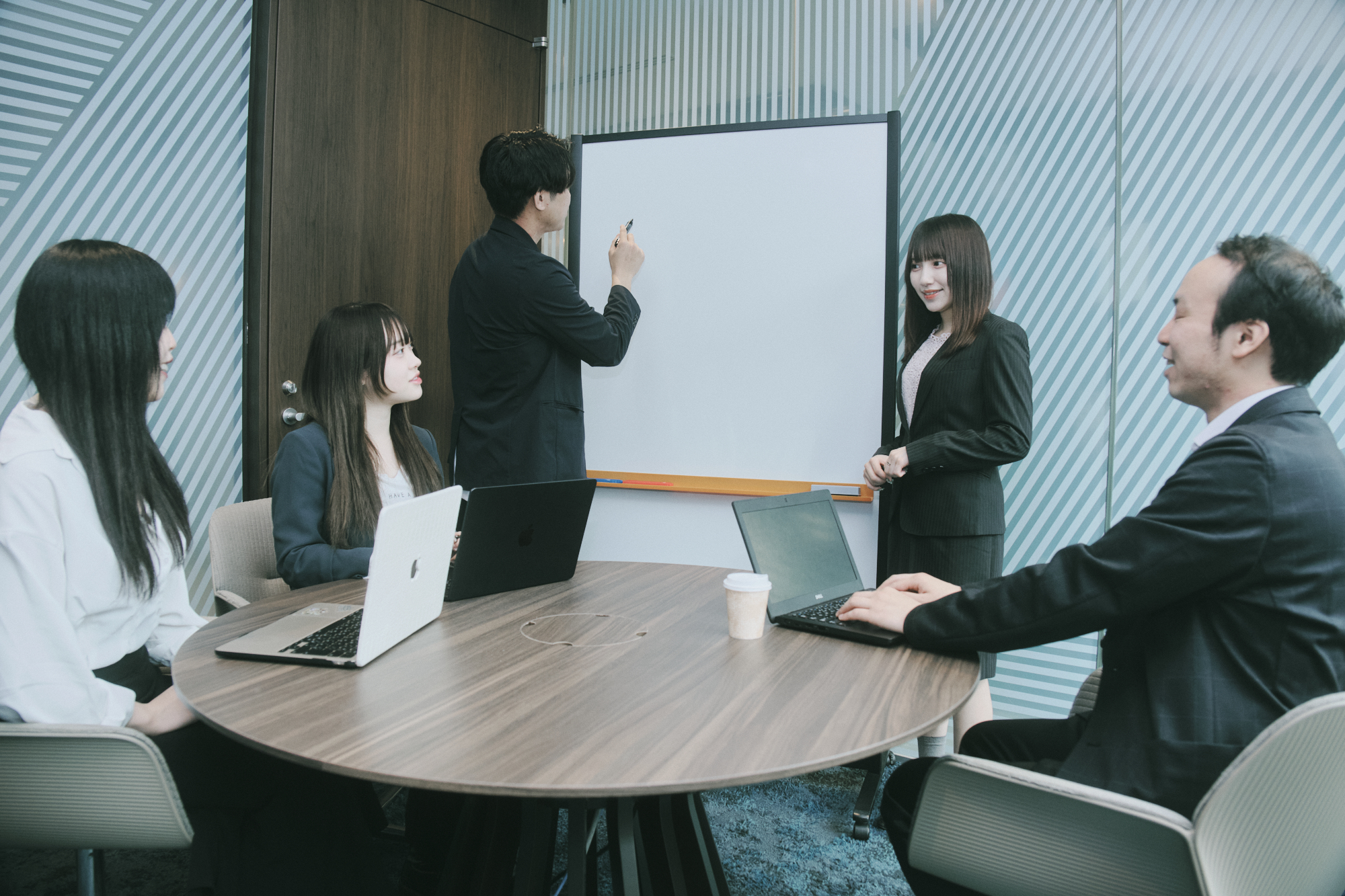 LogTech 職場環境